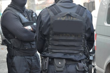 Percheziţii la proxeneţii din Constanţa: 5 suspecţi au fost duşi la audieri
